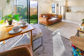 Gorgeous in Green - 2 bed Central Oasis w/king bed, Christchurch